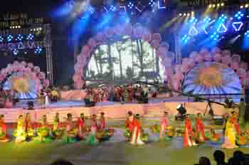 Rạng rỡ  sắc hoa, rạng rỡ mặt người